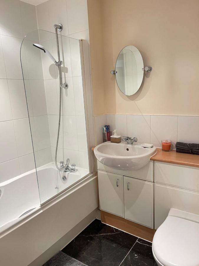 Radiant2 Bedroom Apartment In The Heart Of Harlow Town Exteriör bild