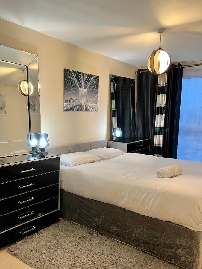Radiant2 Bedroom Apartment In The Heart Of Harlow Town Exteriör bild