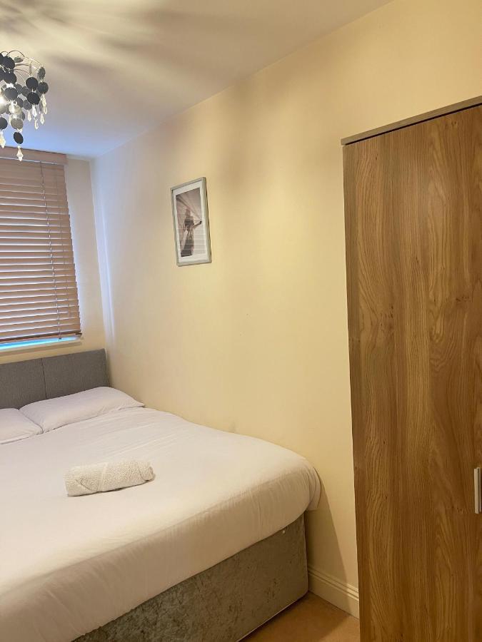 Radiant2 Bedroom Apartment In The Heart Of Harlow Town Exteriör bild