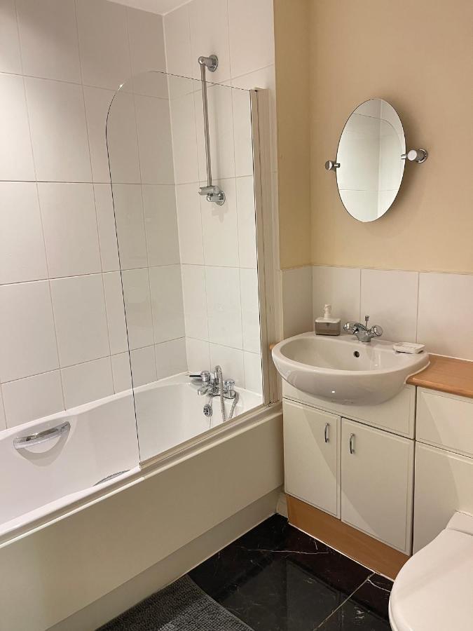 Radiant2 Bedroom Apartment In The Heart Of Harlow Town Exteriör bild