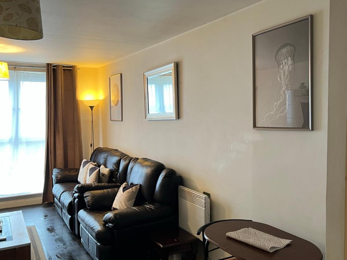 Radiant2 Bedroom Apartment In The Heart Of Harlow Town Exteriör bild